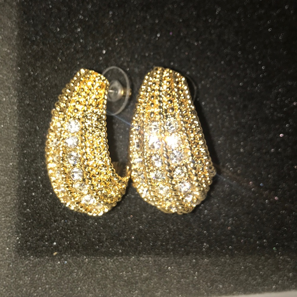 Gold earrings